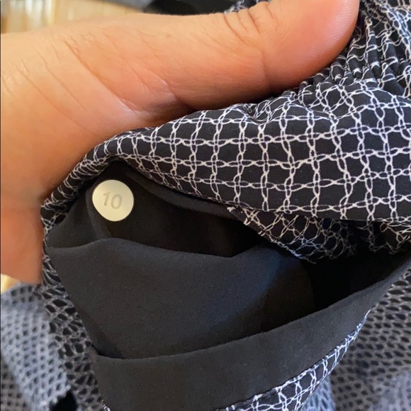 Lululemon size 10 shorts - Picture 6 of 7